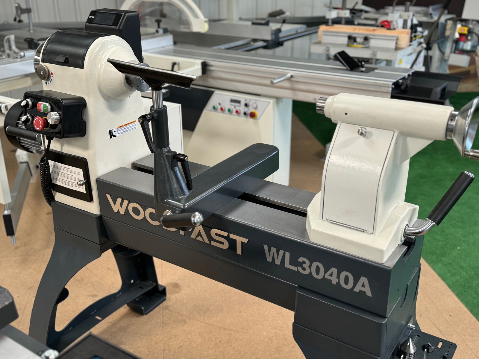WL3040A- Super Heavy Wood turning Lathe *Patented motorised bed*